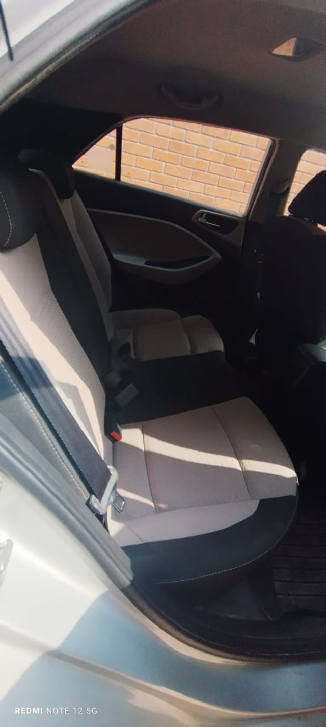 Second-hand 2017 Hyundai i20 1.2 Asta Option for sale in Nadiad-4