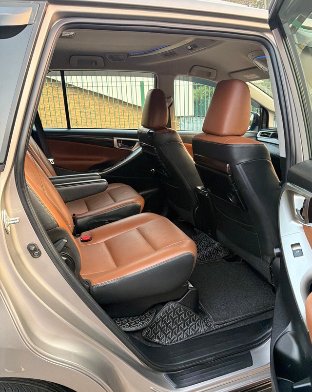 Second-hand 2022 Toyota Innova Crysta 2.4 ZX 7 STR AT for sale in New Delhi-11