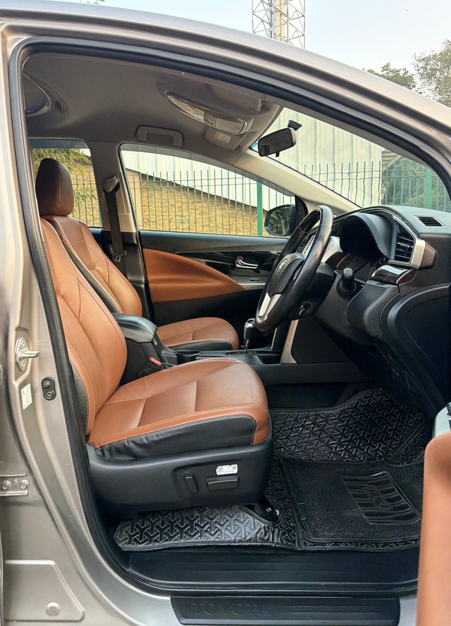 Second-hand 2022 Toyota Innova Crysta 2.4 ZX 7 STR AT for sale in New Delhi-12