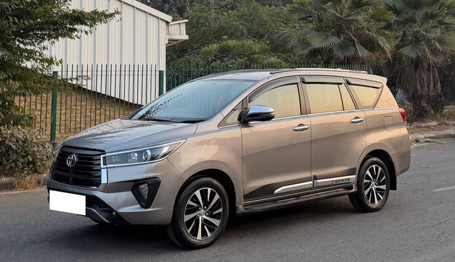 Second-hand 2022 Toyota Innova Crysta 2.4 ZX 7 STR AT for sale in New Delhi-9