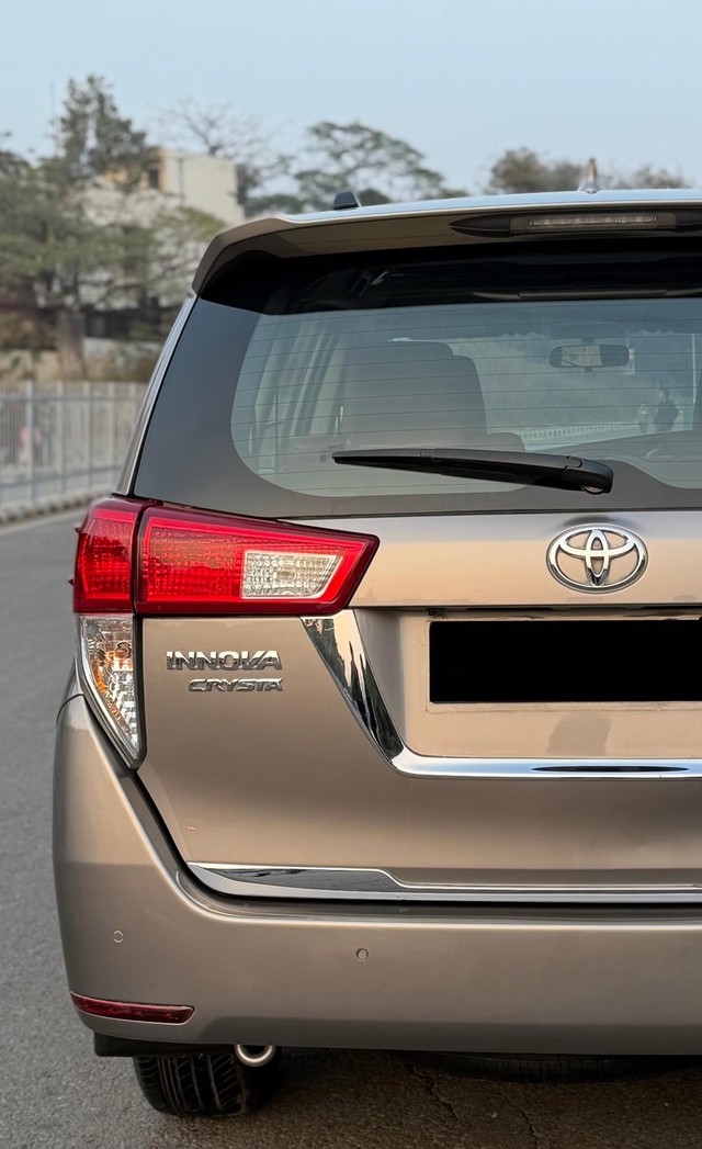 Second-hand 2022 Toyota Innova Crysta 2.4 ZX 7 STR AT for sale in New Delhi-2