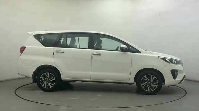 Second-hand 2022 Toyota Innova Crysta 2.7 VX 7 STR for sale in Ahmedabad-2