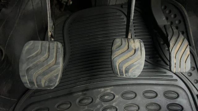 Second-hand 2018 Renault KWID 1.0 RXT Opt for sale in Ahmedabad-14