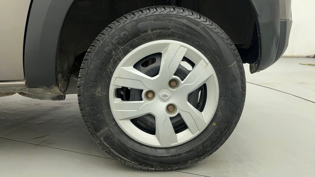 Second-hand 2018 Renault KWID 1.0 RXT Opt for sale in Ahmedabad-19