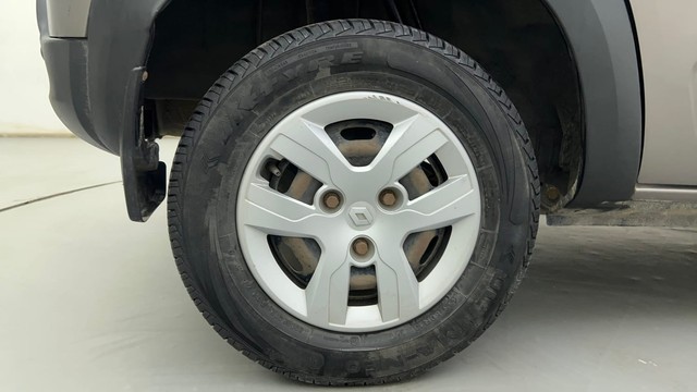 Second-hand 2018 Renault KWID 1.0 RXT Opt for sale in Ahmedabad-18