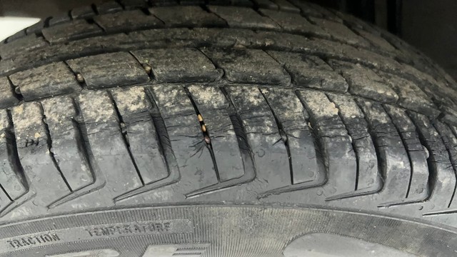 Second-hand 2018 Renault KWID 1.0 RXT Opt for sale in Ahmedabad-35