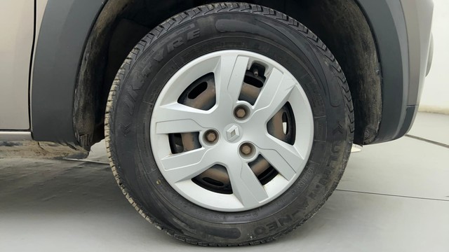 Second-hand 2018 Renault KWID 1.0 RXT Opt for sale in Ahmedabad-17