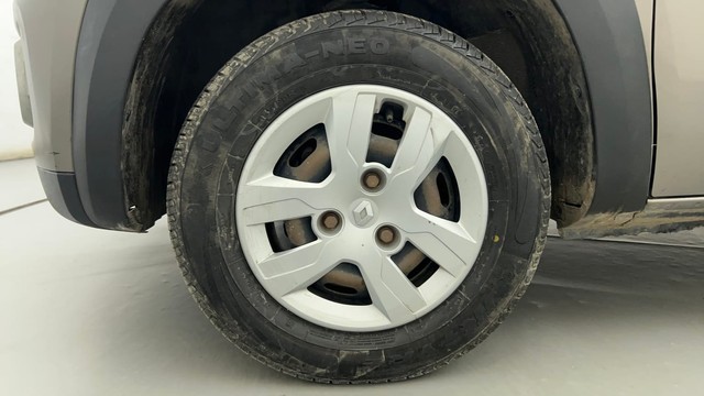 Second-hand 2018 Renault KWID 1.0 RXT Opt for sale in Ahmedabad-20