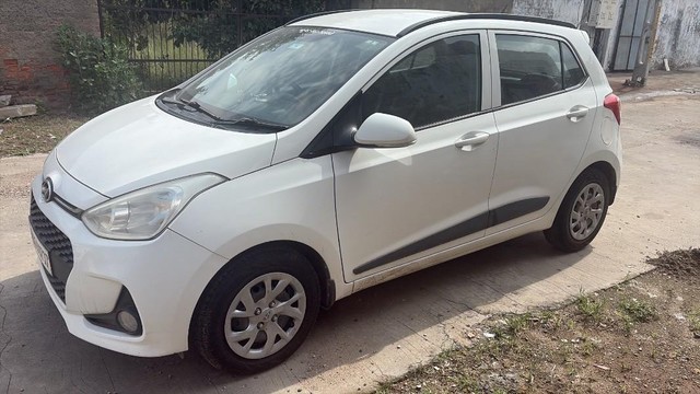 Second-hand 2017 Hyundai Grand i10 Sportz for sale in Morbi-4