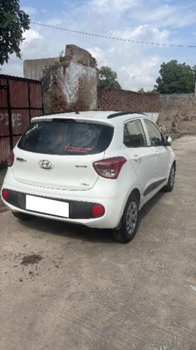 Second-hand 2017 Hyundai Grand i10 Sportz for sale in Morbi-6