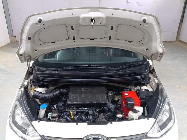 Second-hand 2016 Hyundai Xcent Petrol for sale in Kochi-8