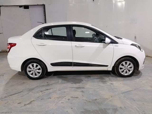 Second-hand 2016 Hyundai Xcent Petrol for sale in Kochi-2