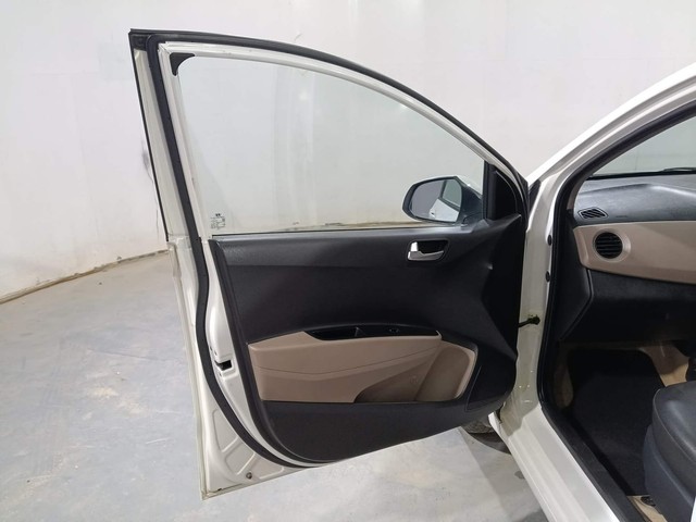 Second-hand 2016 Hyundai Xcent Petrol for sale in Kochi-24