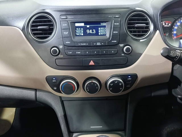 Second-hand 2016 Hyundai Xcent Petrol for sale in Kochi-35