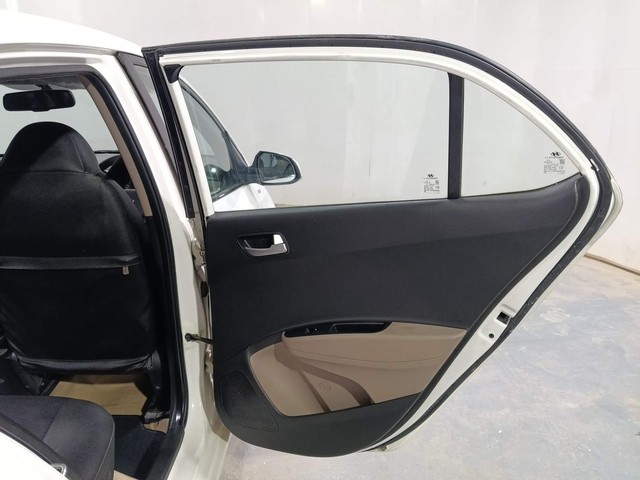 Second-hand 2016 Hyundai Xcent Petrol for sale in Kochi-32