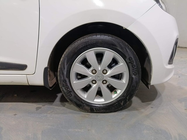 Second-hand 2016 Hyundai Xcent Petrol for sale in Kochi-17