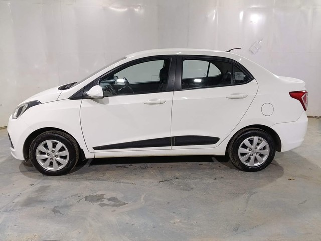 Second-hand 2016 Hyundai Xcent Petrol for sale in Kochi-6