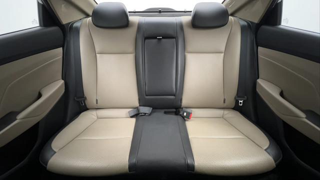 Second-hand 2018 Hyundai Verna 1.6 SX VTVT AT for sale in Chandigarh-24