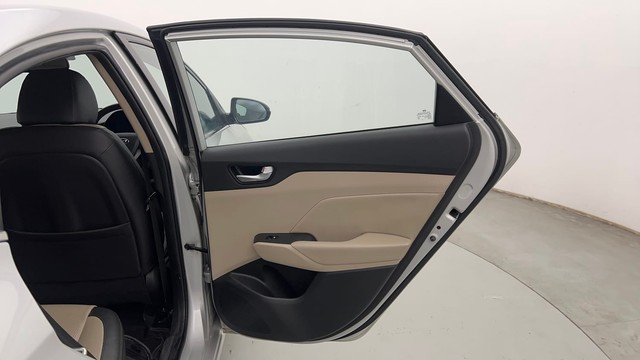 Second-hand 2018 Hyundai Verna 1.6 SX VTVT AT for sale in Chandigarh-30