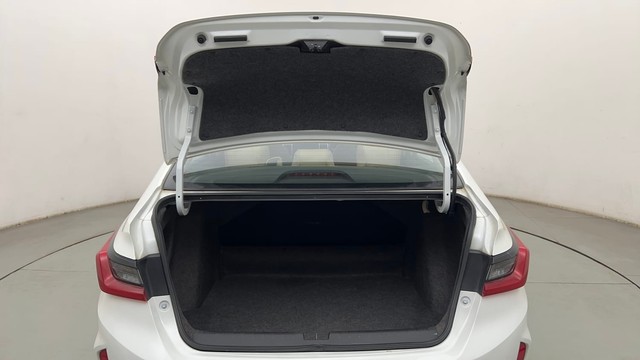 Second-hand 2022 Honda City VX MT for sale in Mumbai-24