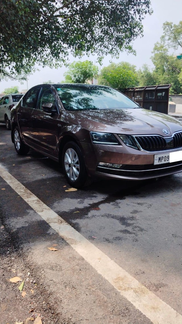 Second-hand 2020 Skoda Octavia 2.0 TDI AT L K for sale in New Delhi-5