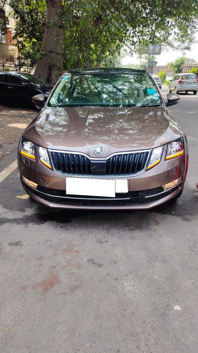 Second-hand 2020 Skoda Octavia 2.0 TDI AT L K for sale in New Delhi-0