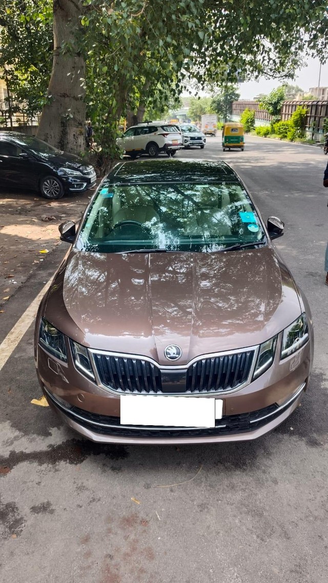 Second-hand 2020 Skoda Octavia 2.0 TDI AT L K for sale in New Delhi-6