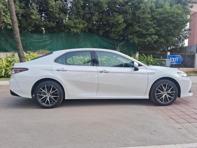 Second-hand 2024 Toyota Camry 2.5 Hybrid for sale in Kengeri-1