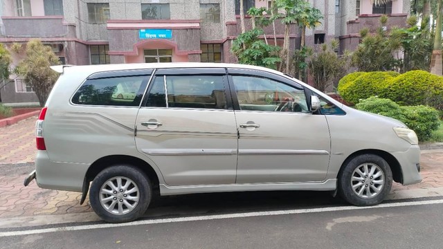 Second-hand 2012 Toyota Innova 2.5 VX 8 STR BSIV for sale in Solapur-1