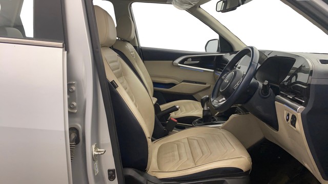 Second-hand 2022 Kia Carens Luxury Plus Turbo 2022-2023 for sale in Lucknow-15