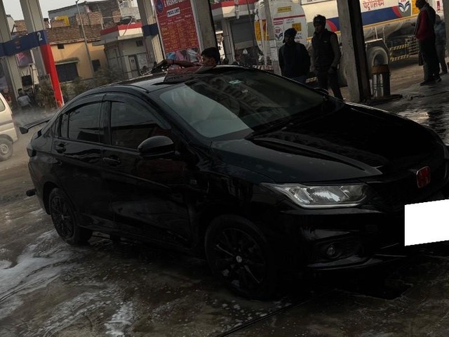 Second-hand 2015 Honda City i DTEC SV for sale in Hajipur-3