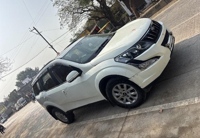 Second-hand 2017 Mahindra XUV500 R W10 FWD for sale in Sheopur-9