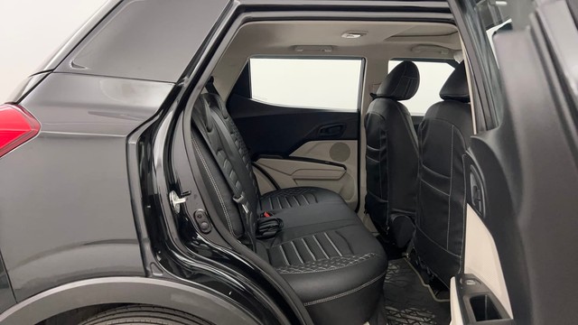 Second-hand 2023 Mahindra XUV300 W6 Diesel for sale in Pune-23