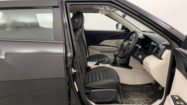 Second-hand 2023 Mahindra XUV300 W6 Diesel for sale in Pune-15