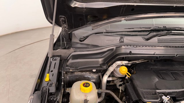 Second-hand 2023 Mahindra XUV300 W6 Diesel for sale in Pune-28