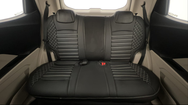 Second-hand 2023 Mahindra XUV300 W6 Diesel for sale in Pune-26