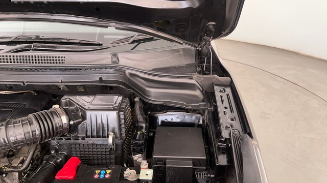 Second-hand 2023 Mahindra XUV300 W6 Diesel for sale in Pune-27