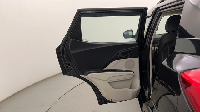 Second-hand 2023 Mahindra XUV300 W6 Diesel for sale in Pune-32