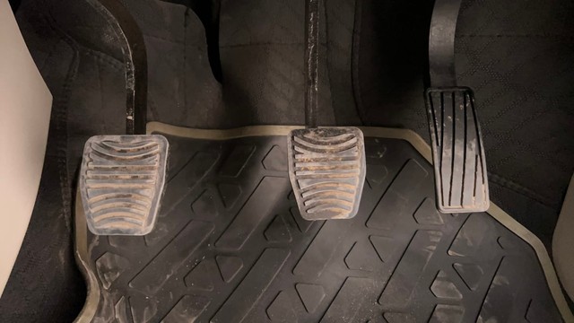 Second-hand 2023 Mahindra XUV300 W6 Diesel for sale in Pune-14