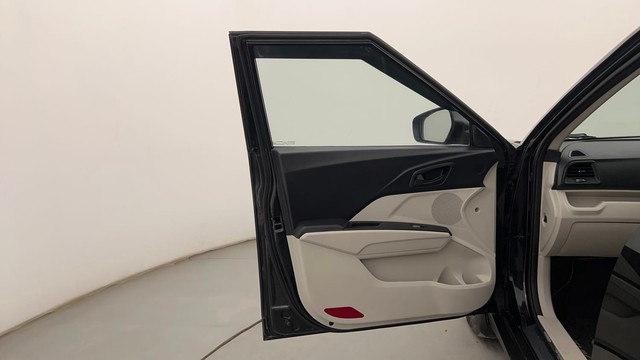 Second-hand 2023 Mahindra XUV300 W6 Diesel for sale in Pune-31