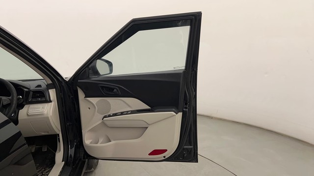 Second-hand 2023 Mahindra XUV300 W6 Diesel for sale in Pune-16