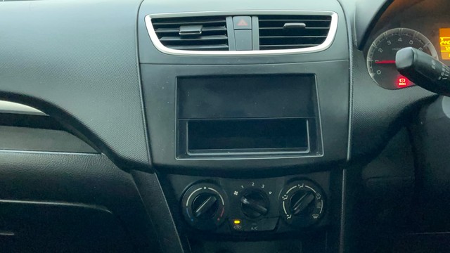 Second-hand 2012 Maruti Swift VXI for sale in Ahmedabad-32