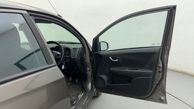 Second-hand 2015 Honda Brio VX for sale in Ahmedabad-16