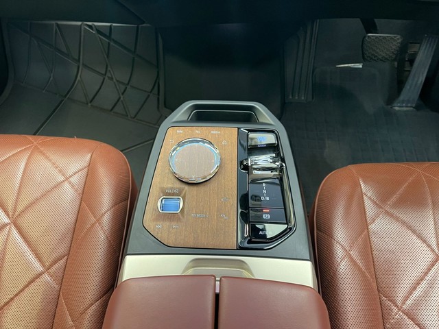 Second-hand 2022 BMW iX xDrive40 for sale in Mumbai-9