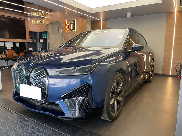 Second-hand 2022 BMW iX xDrive40 for sale in Mumbai-3