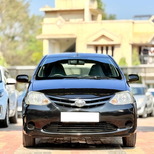 Second-hand 2011 Toyota Etios GD for sale in Surat-4
