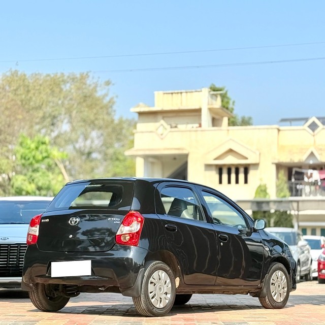 Second-hand 2011 Toyota Etios GD for sale in Surat-5