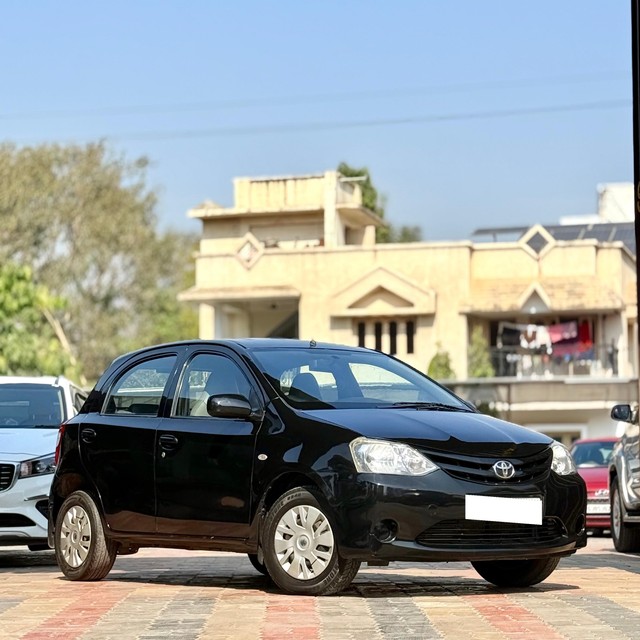 Second-hand 2011 Toyota Etios GD for sale in Surat-3