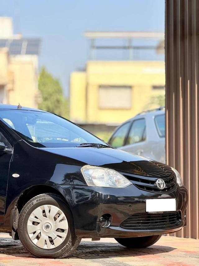 Second-hand 2011 Toyota Etios GD for sale in Surat-11