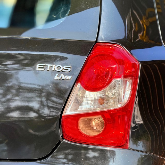 Second-hand 2011 Toyota Etios GD for sale in Surat-10